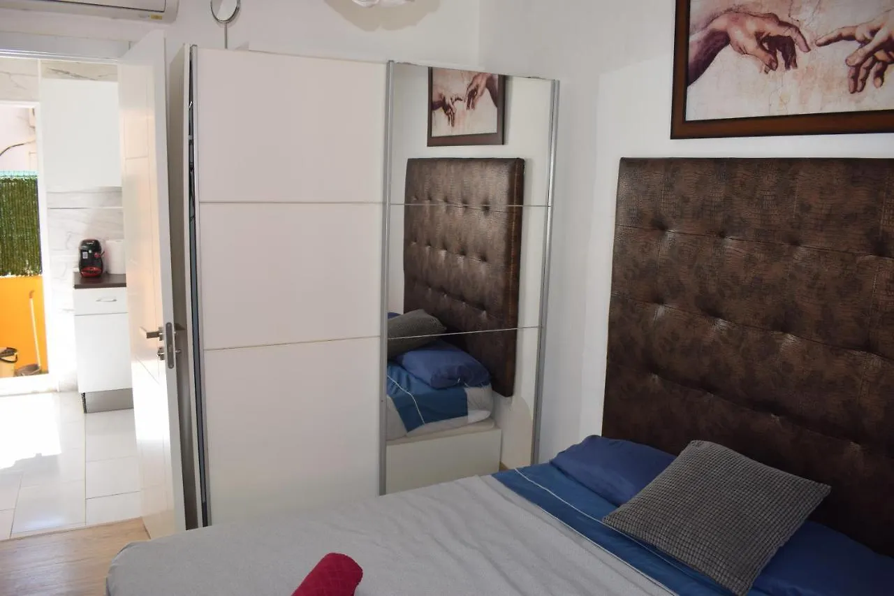 Vialia Apartments Malaga 0*,